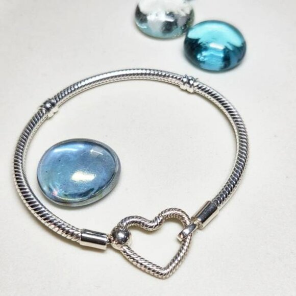 Pandora Heart Clasp Charm Bracelet Moments Snake Chain Bracelet Sterling Silver - Picture 5 of 5